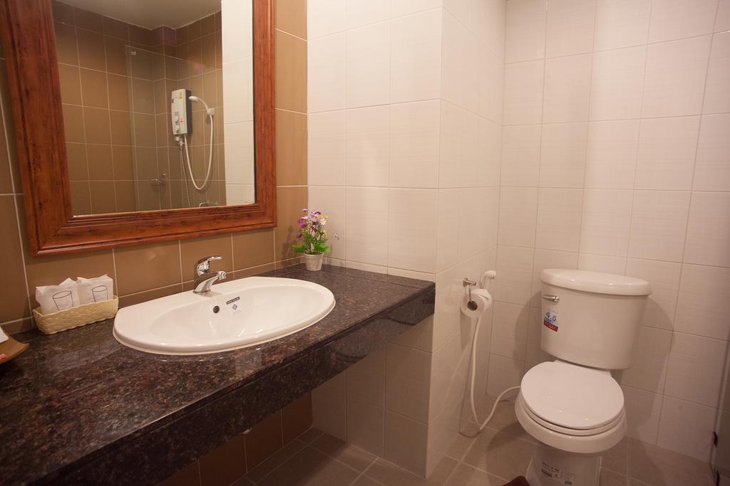 Morage Hotel Phitsanulok Exterior foto